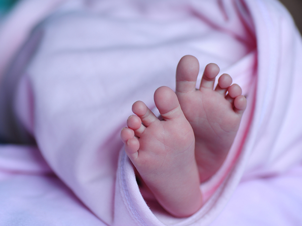 6 napos újszülött kisbabát kellett újraéleszteni Budapesten - Az édesanyja vette észre, hogy nem lélegzik
