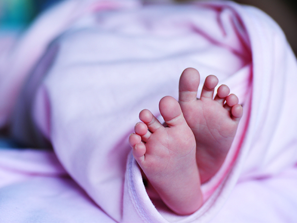 Újszülött csecsemőt találtak egy fonyódi buszmegállóban! - Ezt lehet tudni a kislányról