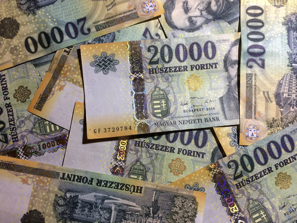 Szja visszatérítés 2022: Tényleg vissza kell majd az egészet fizetni a májusi adóbevalláskor?  - Megszólalt a NAV 