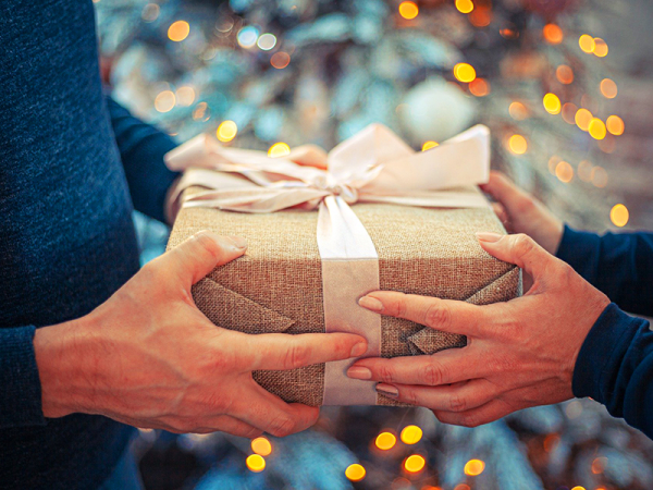 Karácsony: Ha az ajándék nem jó vagy nem tetszik, mit tehetsz? - Más a szabály, ha webshopban vagy ha üzletben vetted