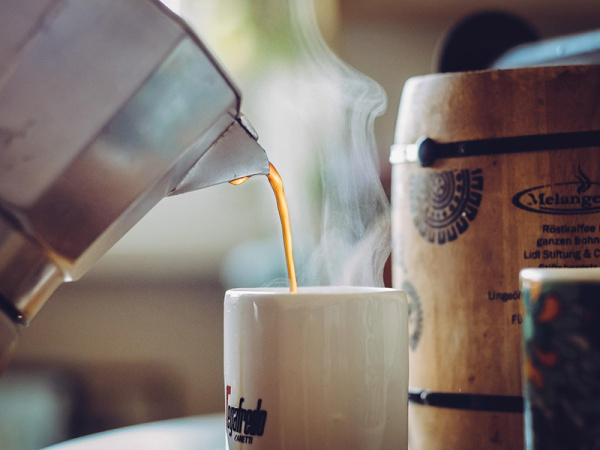 Kávéfogyasztás és korai halálozás: Tovább élnek azok, akik minden nap kávéznak, állítja egy kutatás