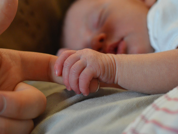 Orvosi csoda: Egyszerre szült négy gyermeket egy horvát kismama, a babák mégsem ikrek