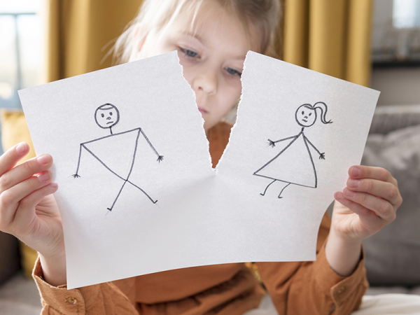Gyermek láthatása válás vagy különélés esetén - Milyen jogaid vannak szülőként? Mit szabályoz a gyámügy és a bíróság?