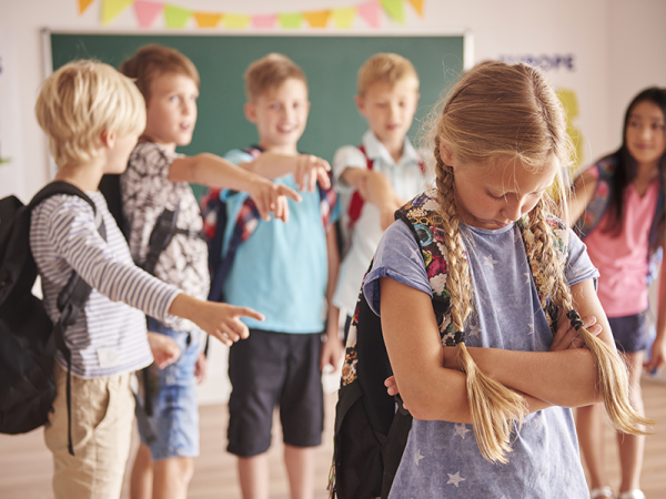 Bullying kezelése: Mit tehetsz, ha bántják a gyermekedet az óvodában, iskolában? - A 4 lépéses módszer
