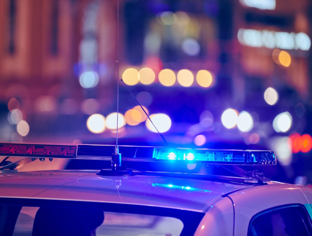 Rettenetes: Egy 13 éves szentpétervári lány elvágta az édesanyja torkát, mert az anya elkobozta a telefonját