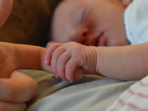 Újszülött kisbabát hagytak a Heim Pál kórház babamentő inkubátorában - Ezt a nevet kapta a kislány a dolgozóktól