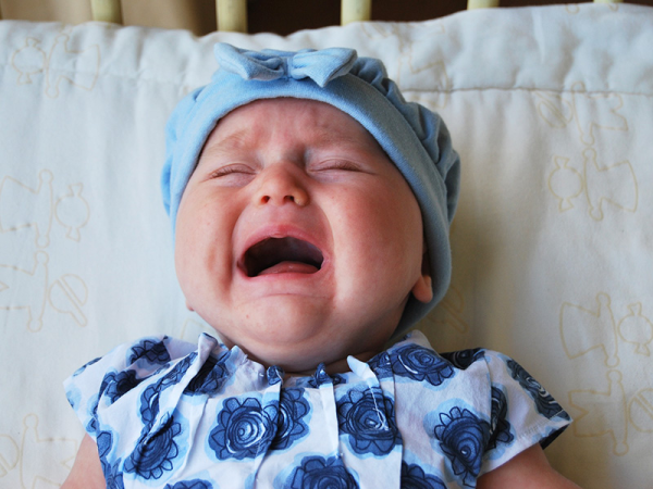 Ha sír a babád, vedd fel és vigasztald meg! - Akkor is, ha mások szerint ezzel elkényezteted, mondja a szakember