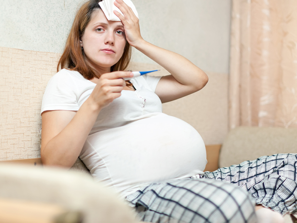 Ezért veszélyes az influenza terhesség alatt: másfélszeresére nő a fejlődési rendellenességek kockázata