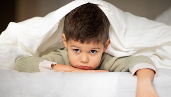 Ha a gyerek húzza az időt lefekvéskor, nehezen alszik el, szorong az alvástól - 5 esti rituálé, ami segíthet