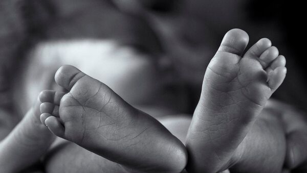Rettenetes tragédia: Meghalt egy csecsemő Simontornyán - Nyaktörés okozta a baba halálát