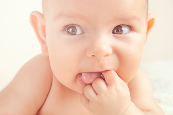 Mikor kell a babát megszoptatni? Honnan lehet tudni, hogy éhes?