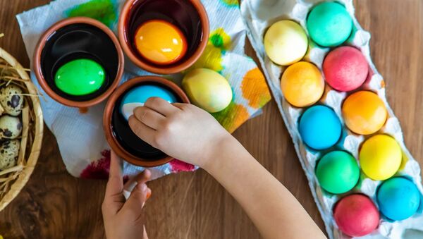 Húsvéti tojásfestés: márványozás és berzselés - videóval mutatjuk, hogy csináld