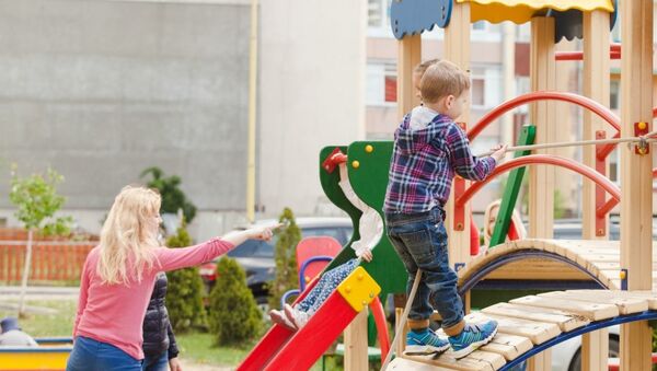 “Te csak ne neveld az én gyerekem” - Avagy szabad-e a játszótéren más gyerekére rászólni? Hogyan lehet a konfliktusokat kezelni?