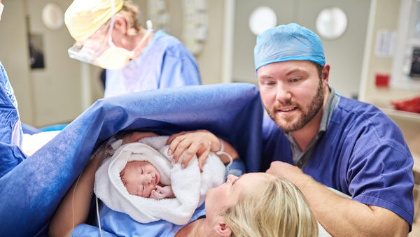 Amikor az apósomat hívtam, együtt sírtunk a telefonban - Egy apuka őszinte beszámolója a szülésről