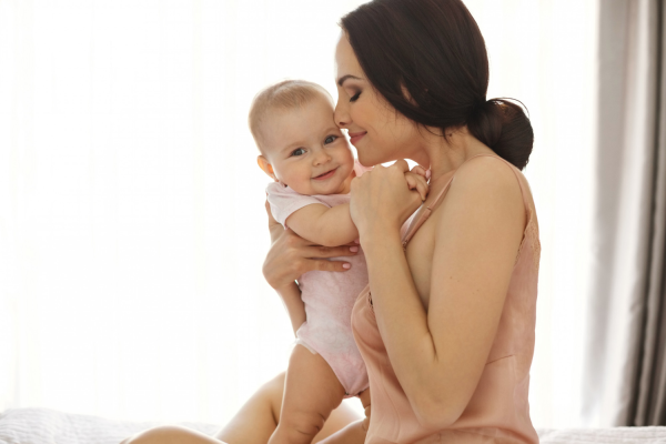 Szoptatás: legalább hány hónapig szoptasd a kisbabád? Milyen előnyökkel jár a szoptatás a babának és a mamának?