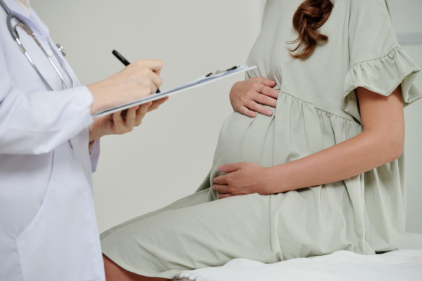 Szeptembertől szülésznő is végezhet majd terhesgondozást?