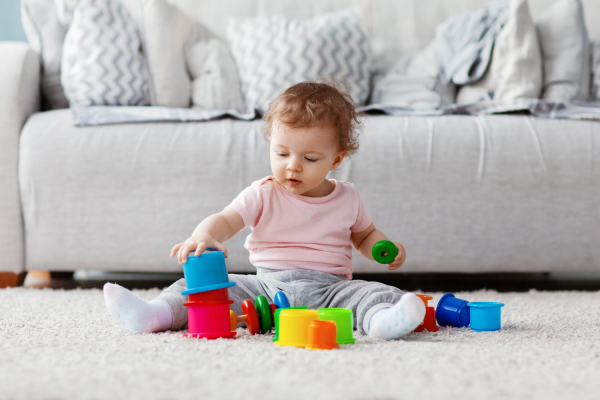 Mit játsszunk a babával? Játékajánló szakembertől 7-12 hónapos korig