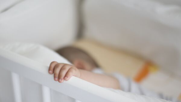 Rettenetes! Brutálisan bántalmaztak egy 10 hónapos babát - Törések, égési sérülések nyomai is vannak rajta