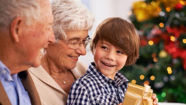 Miért vesznek meg mindent (is) a nagyszülők karácsonyra a gyerekeknek? - Ezt minden szülőnek el kellene olvasnia!
