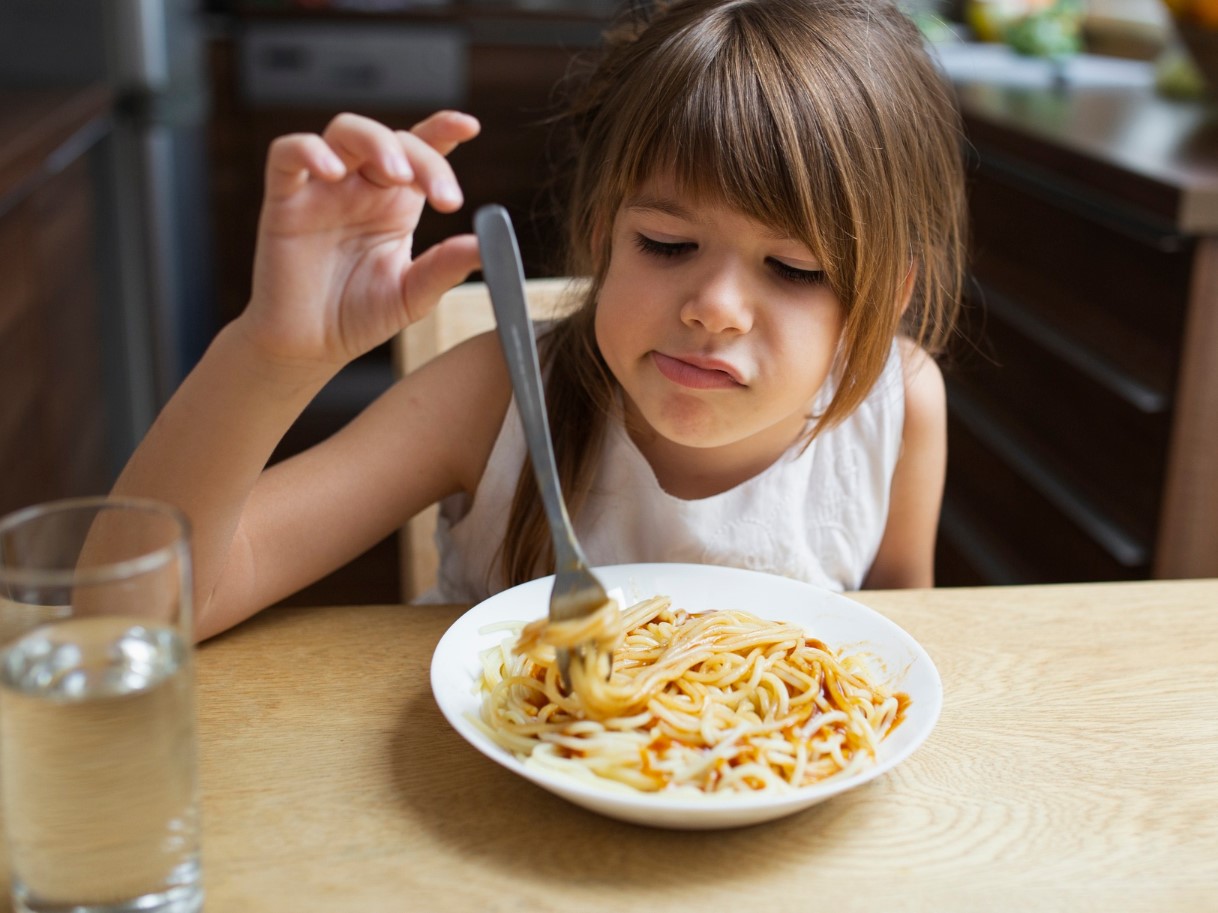 Szakemberek figyelmeztetnek: Ezt a 6 szabályt tarts be a gyerekek etetésénél, hogy elkerüld az evési zavarokat