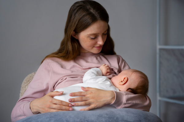 Ezért fontos, hogy legalább 6 hónapig szoptasd a kisbabád! Milyen betegségek és problémák ellen véd az anyatejes táplálás?
