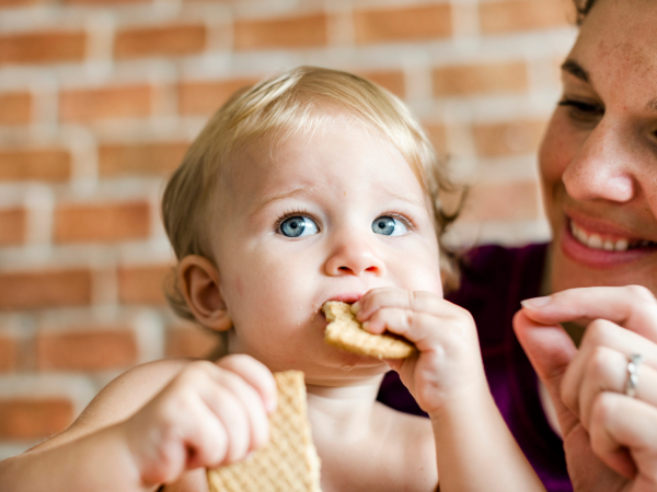 Hozzátáplálás: Mikortól kapjon a baba glutén tartalmú ételeket? - Gyermekgyógyász javaslata