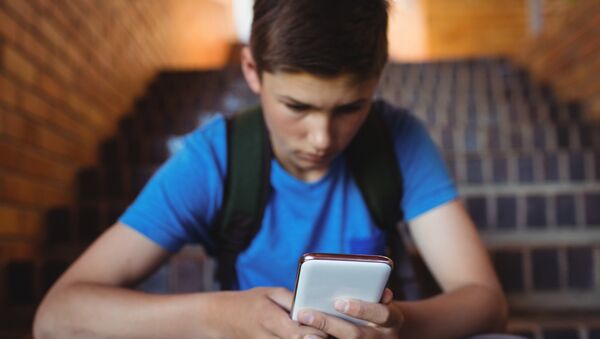 Szülők figyelem! - Vészjelzés funkciót vezet be az Instagram, ha a gyermeked öngyilkosságra, vagy önkárosításra keres