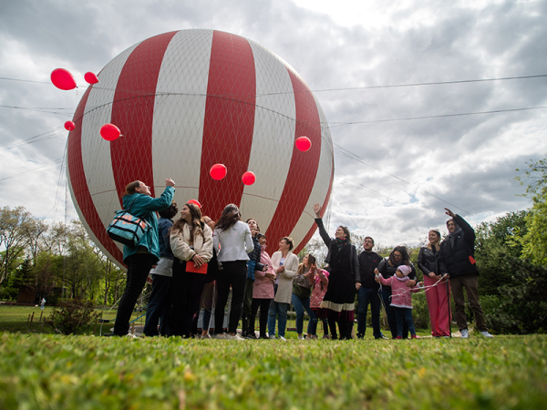 Ingyen városligeti ballonozást kapnak a súlyos betegségből gyógyult kisgyerekek - Évente ezer gyerek élhet a lehetőséggel 