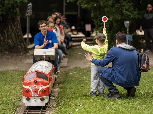 Gyerekkoncertek, játszóház, VR-park, robotépítés, vonatok: Szuper gyereknapi programokkal várnak május utolsó hétvégéjén